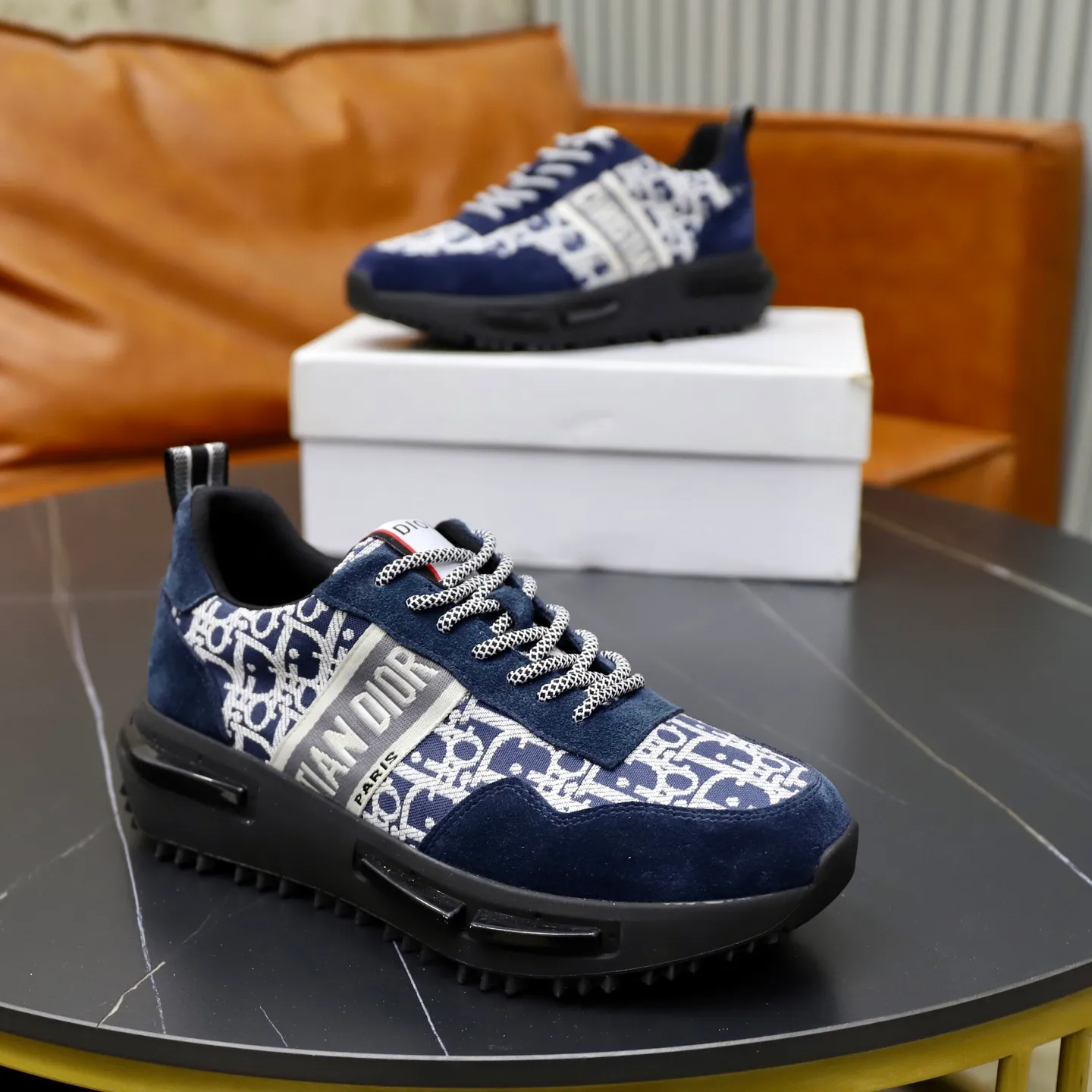 Ex-factory price: 442💰🙅‍♂️🙅‍♂️🙅‍♂️ Brand: Dior DIOR Standard code: 38-44 (45 customized) Grade: Same as the official website Material: Original cowhide material spliced with brand cloth Comfortable and breathable lining Lightweight and wear-resistant sports outsole Style category: Men's fashion casual shoes Running sports shoes Distinguished luxury brand elements Top luxury color: actual picture color